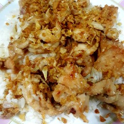 ไก่ทอดกระเทียมราดข้าว