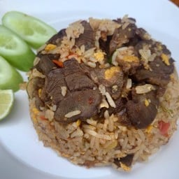 ข้าวผัดต้มยำเนื้อเปื่อย