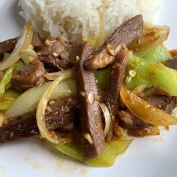 ลิ้นผัดพริกหยวกราดข้าว