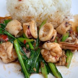 คะน้าทะเลราดข้าว