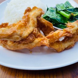 คะน้าไก่กรอบราดข้าว