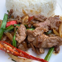 เนื้อน้ำมันหอยราดข้าว