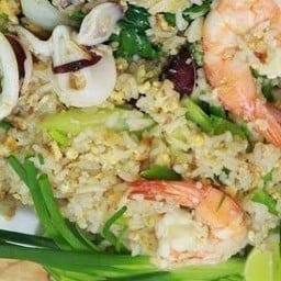 ข้าวผัดปลาหมึก