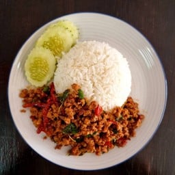 กะเพราพ่นไฟ