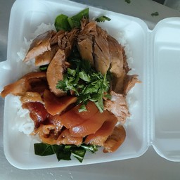 ร้านข้าวขาหมูทานสัมฤทธิ์