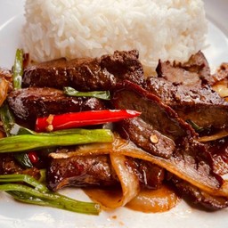 ผัดพริกเผาตับแดดเดียวราดข้าว