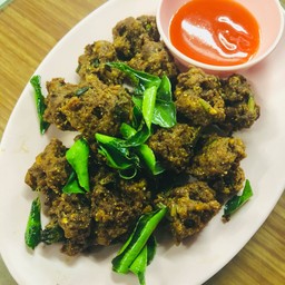 ลาบหมูทอด