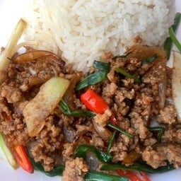 เนื้อสับน้ำมันหอยราดข้าว
