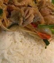 ไก่ผัดขิงราดข้าว