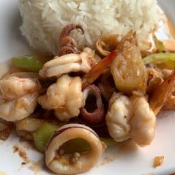 ทะเลผัดพริกหยวกราดข้าว