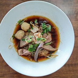 เส้นบะหมี่เหลืองหมู