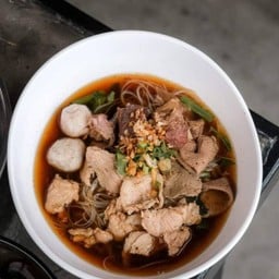 Dเส้นใหญ่หมู