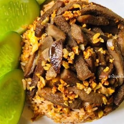 ข้าวผัดน้ำพริกนรกลิ้นทอดกระเทียมกรอบ.