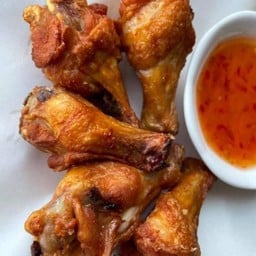 ปีกไก่บนทอดน้ำปลา