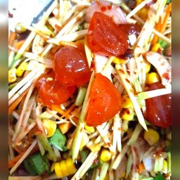 ยำมะม่วง+ข้าวโพดไข่แดง