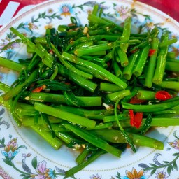 ผัดผักบุ้ง