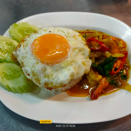 ข้าวราดผัดเครื่องแกงกุ้ง