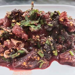 ลาบเลือดเนื้อดิบขม