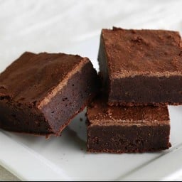 CHOCOLATE BROWNIE