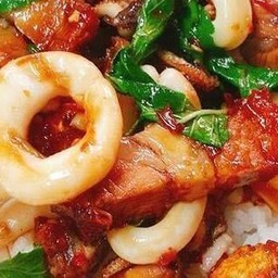 ข้าว กระเพราผัดพริกแห้ง