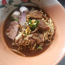 ก๋วยเตี๋ยวเรือหนองไม้แก่น