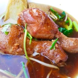 น่องไก่ตุ๋น+น้ำซุป 1 ช้ิน