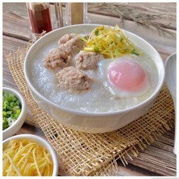 โจ๊กหมูใส่ไข่