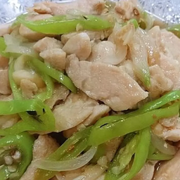ไก่ผัดพริกหยวก
