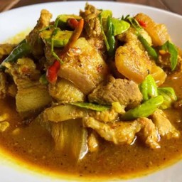 ข้าวแกงคั่วพริกหมูสามชั้น
