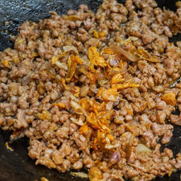 ข้าวไข่ข้น หมุสับผัดกระเทียม