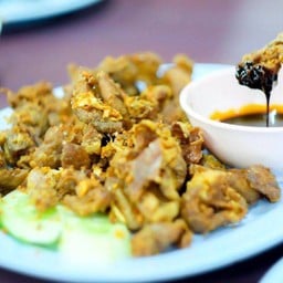 ใส้พะโล้ทอดกะเทียม