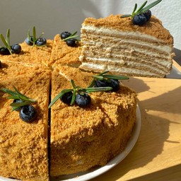 Medovik Cake