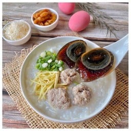 โจ๊กทรงเครื่องไข่เยี่ยวม้า