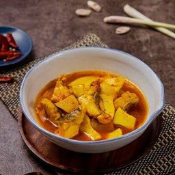 แกงส้มปลากะพงยอดมะพร้าว