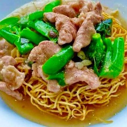 หมี่กรอบหมูหมัก