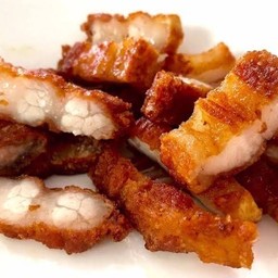 หมูกรอบทอดน้ำปลา
