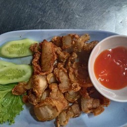 สามชั้นทอดน้ำปลา