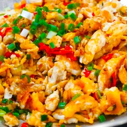 ข้าวราดไข่คั่วพริกเกลือ