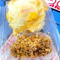 ข้าวหมูกระเทียม+ไข่ดาว (หมูสับค่ะ)