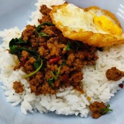 กะเพราซิ่ง 3หนุ่ม กะเพรา ข้าวไข่เจียว ลาดพร้าว71 โชคชัย4 ลาดพร้าววังหิน นาคนิวาศ27