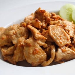 ผัดทอดกระเทียม (กับข้าว)