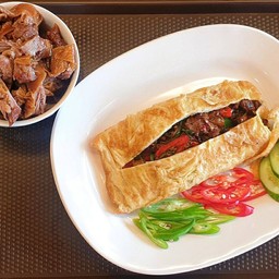 ไข่ห่อกะเพราหมูตุ๋น