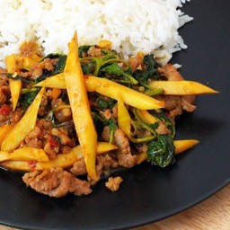 พริกแกงหน่อไม้ราดข้าว