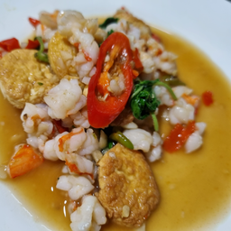 ข้าวไรซ์เบอรี่+ผักกะเพรากุ้งสับกับเต้าหู้ไข่