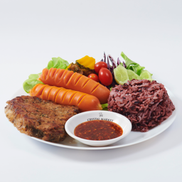 คอมโบข้าวหน้าสเต็กหมูจิ้มแจ่ว เพิ่มไส้กรอก