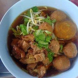 นู๋นี ก๋วยเตี๋ยวจัมโบ้