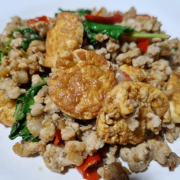 ข้าวหอม+ผัดกะเพราหมูสับกับเต้าหู้ไข่