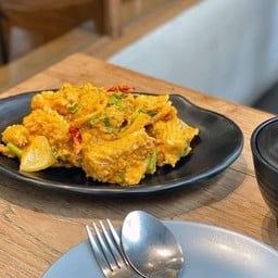 ปลาหมึกผัดไข่เค็ม