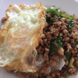กระเพาหมูราดข้าว