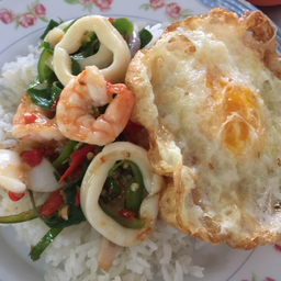 กระเพาทะเลราดข้าว